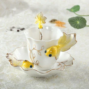 Золотая Рыбка Кофейная чашка с Блюдцем Ложка 3D Эмалированный Фарфоровый Набор для чая и молока Бутылка для воды для Завтрака Рождественский подарок на День Святого Валентина