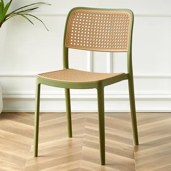 Обеденный стол и стулья из ротанга домашние, утолщенные, простые и современные, их можно укладывать на табуретки со спинками